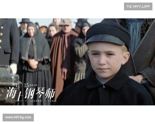 老将莱德茨基颁奖台微笑合影，新生代致敬传奇