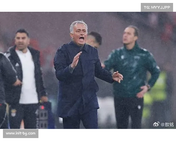 门将特鲁宾头球绝杀后，本菲卡更衣室狂欢画面曝光