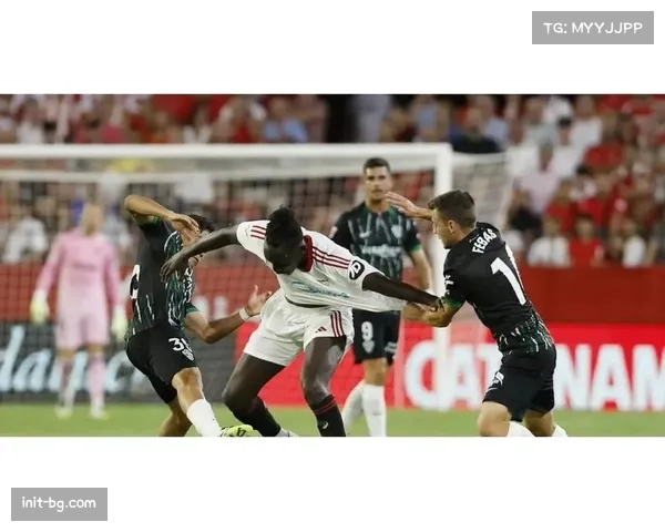 直播画面显示，塞维利亚球员因比赛节奏过快，上半场末段已出现抽筋迹象